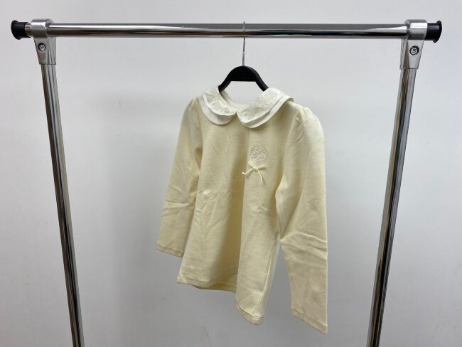 Кофточка утеплённая с воротничком из гипюра