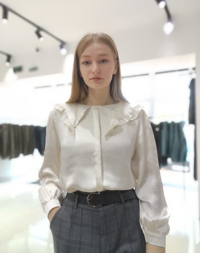 Блузка с отложным воротником с рюшами
