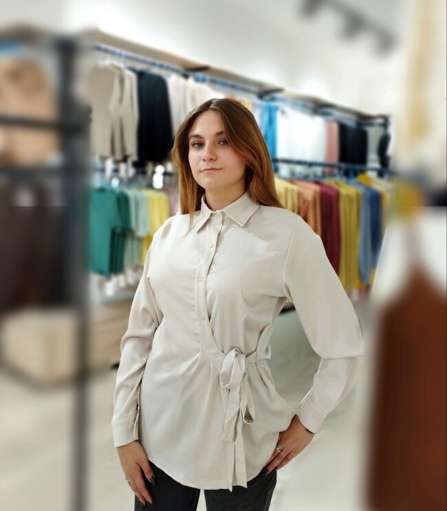 Блузка на пуговицах с завязками