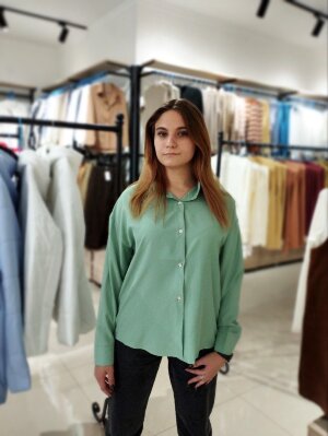 Блузка однотонная, удлинённая сзади